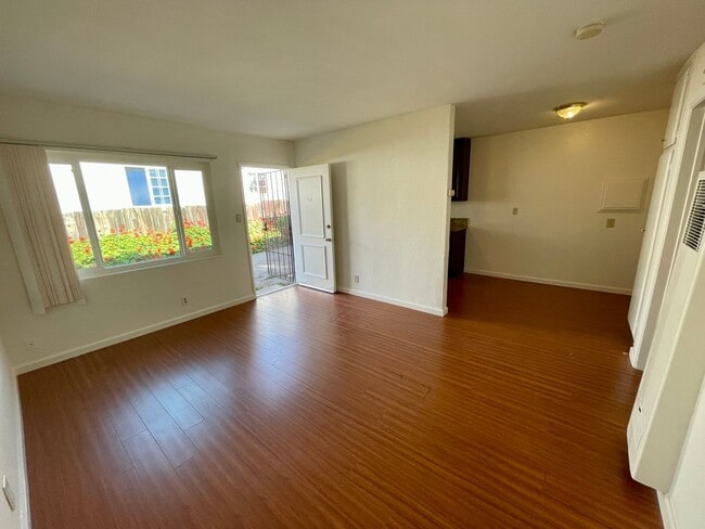 Building Photo - $500 OFF 1ST MONTHS RENT!!! 1 Bedroom 1 Ba...
