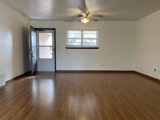 Building Photo - 1004 Carlisle Cir