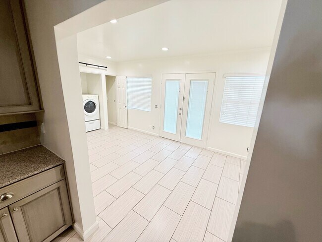 Foto del edificio - 17429 Burbank Blvd