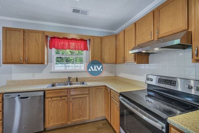 Building Photo - Beautiful 3 Bed 2 Bath Home located in his...
