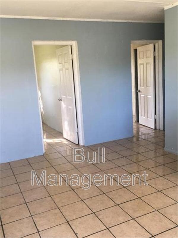 Building Photo - 746 S Lee Ave