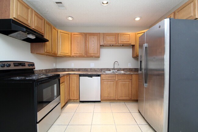 Foto del edificio - 3-Bedroom Home on Quiet Cul-De-Sac in Northeast Pensacola with Fully Fenced Yard –