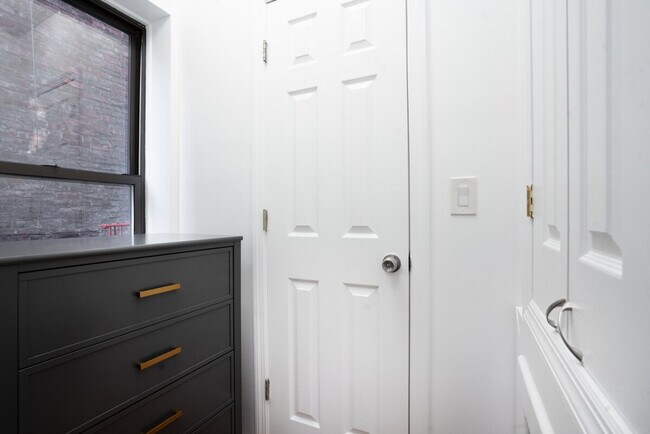 Foto del edificio - 317 E 75th St