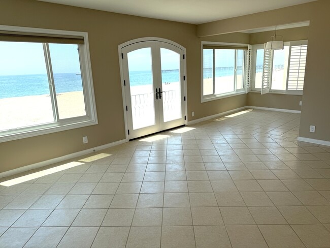 Building Photo - 1319 E Seal Way