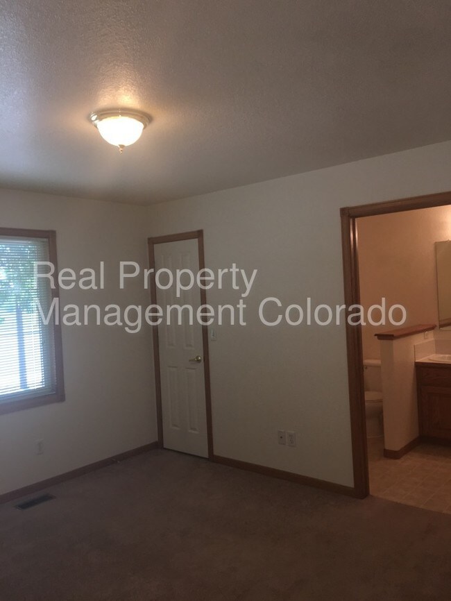 Building Photo - Stunning 2 Bedroom in Macy Village!