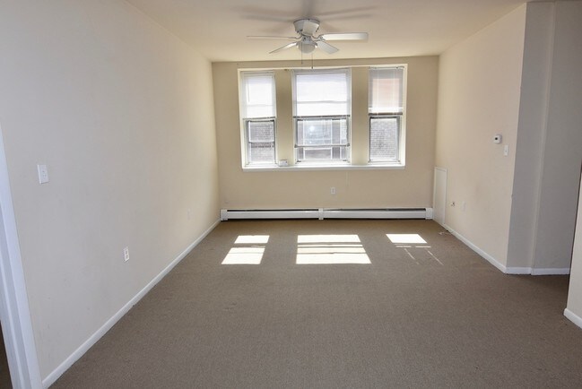 Building Photo - 4408 Walnut St