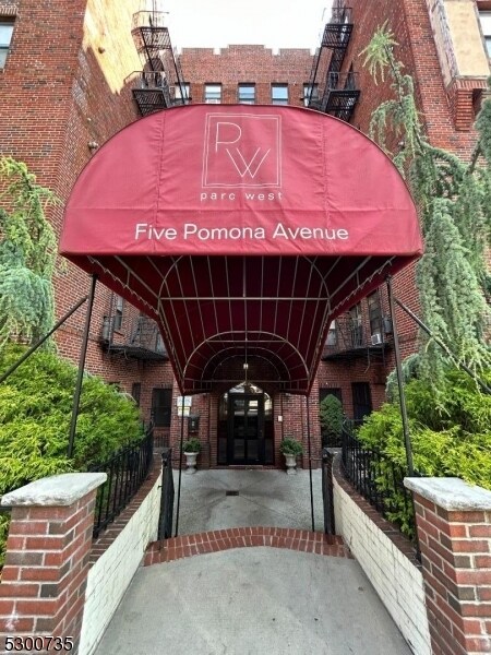 Foto del edificio - 5 Pomona Ave