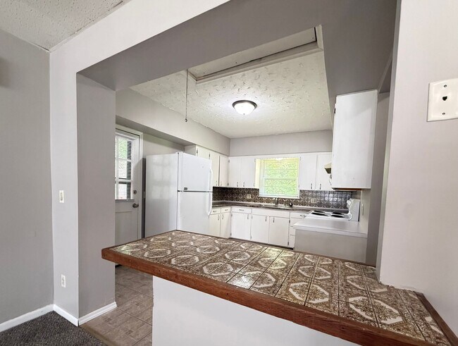 Foto del edificio - Easy to Maintain 2 Bed Home with Attached Garage