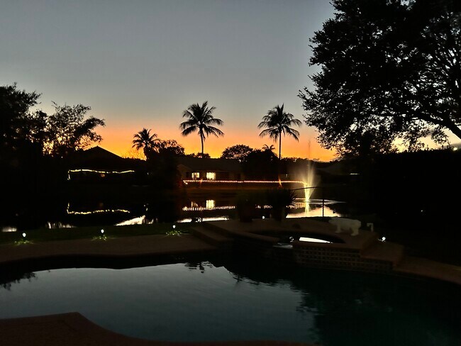 Foto del edificio - 9481 Oak Grove Cir