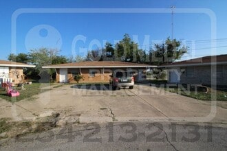 Building Photo - 801 Pecan Cir