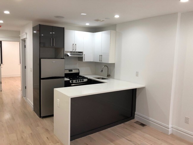 Foto del edificio - 376A Monroe St