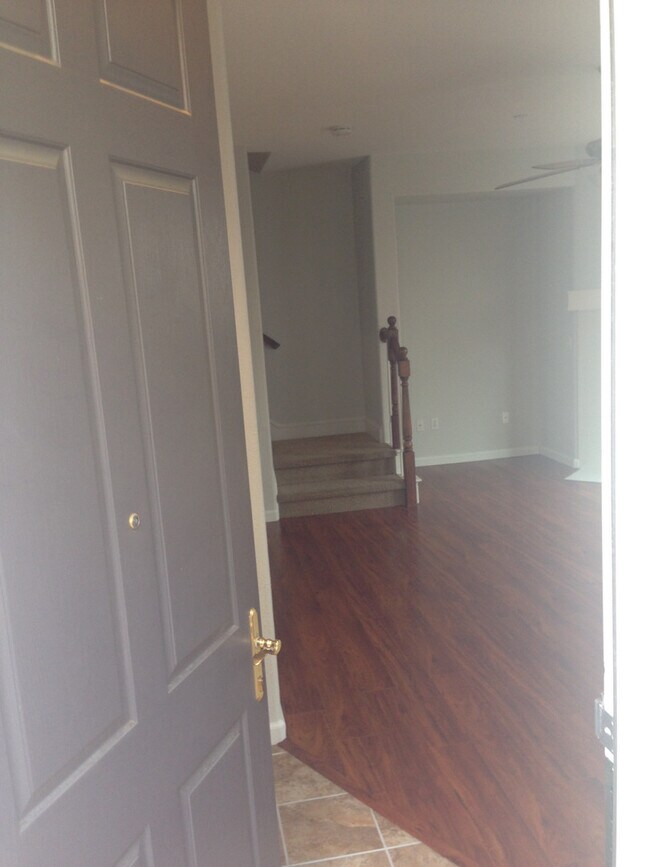 Foto del edificio - Condo Unit in Ferry Circle close to shoppi...