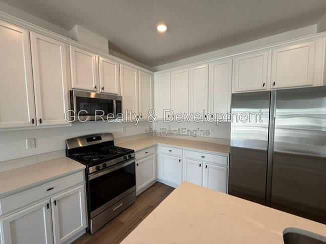 Building Photo - 249 Kingsport Dr