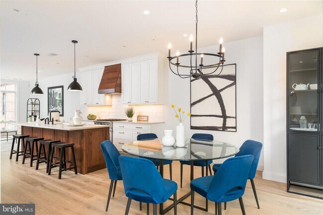 Foto del edificio - Luxury Rowhome Condo with Private Rooftop ...