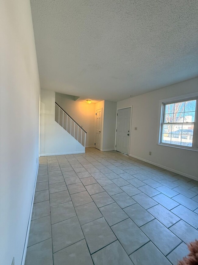 Building Photo - 1287-MF4-E