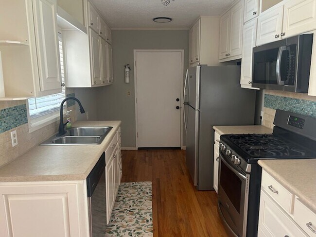 Building Photo - New On the Market!