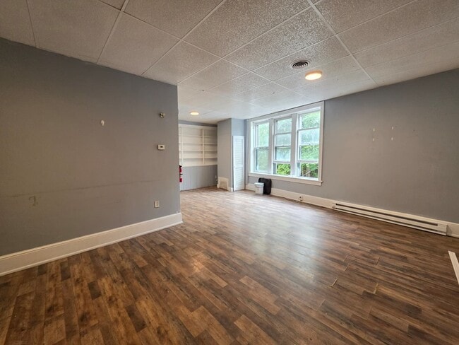 Building Photo - 72 Lincoln Way W