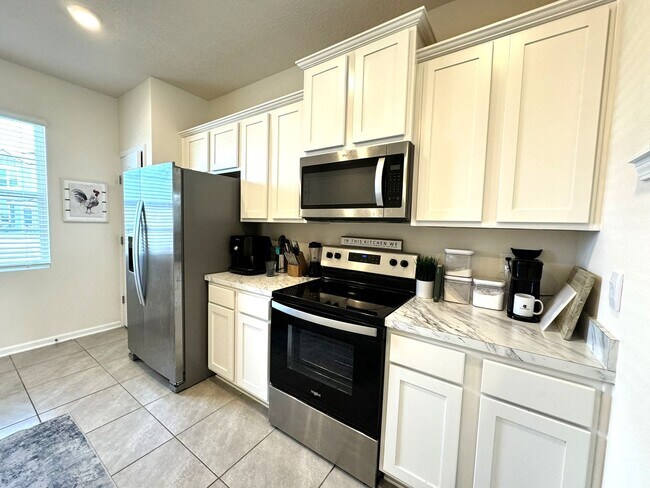 Building Photo - Beautiful Oakleaf Plantation Townhome w/ T...