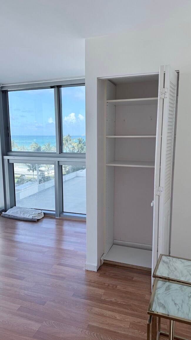 Building Photo - 2655 Collins Ave