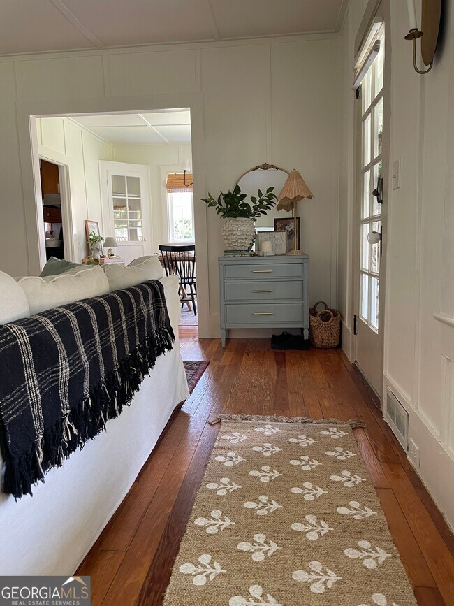 Foto del edificio - 605 E Main St