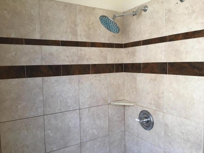 Building Photo - 3 bedroom in Chicago IL 60641