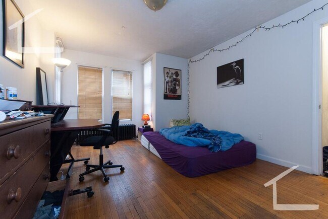 Photo - Spacious 5-bed with 3 Bathrooms! Apartment