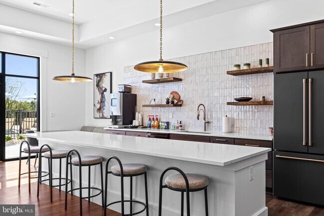 Foto del edificio - 2802 Pinewood Ln