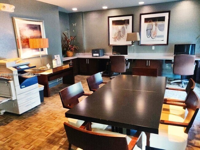 Foto del edificio - 2421 NE 65th St