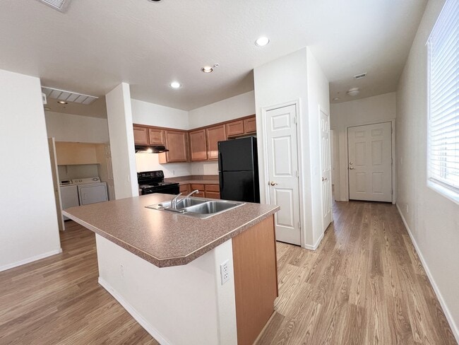 Building Photo - 1715 Pinon Dr