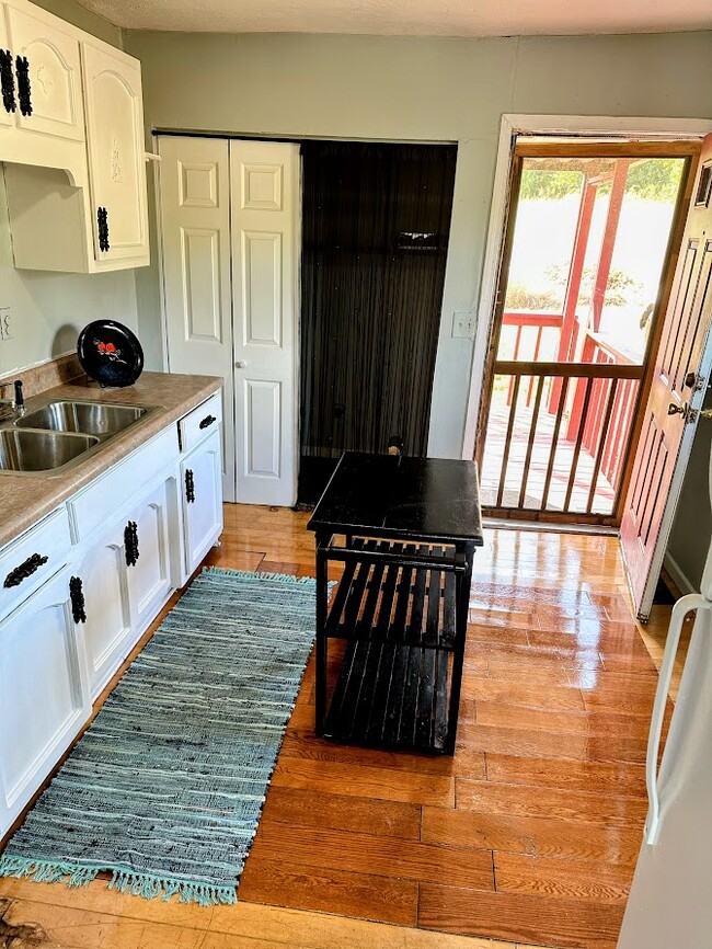 Building Photo - 405 Toney Rd