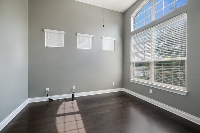 Foto del edificio - Creek Canyon