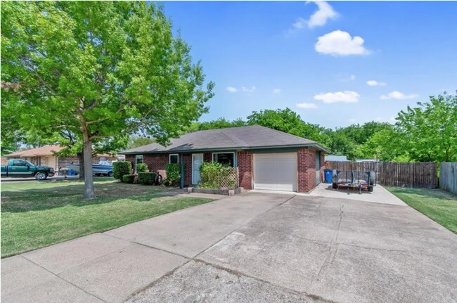 Foto del edificio - Charming Home located in a great neighborhood!