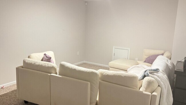 Foto del edificio - 4344 Knollwood Cir