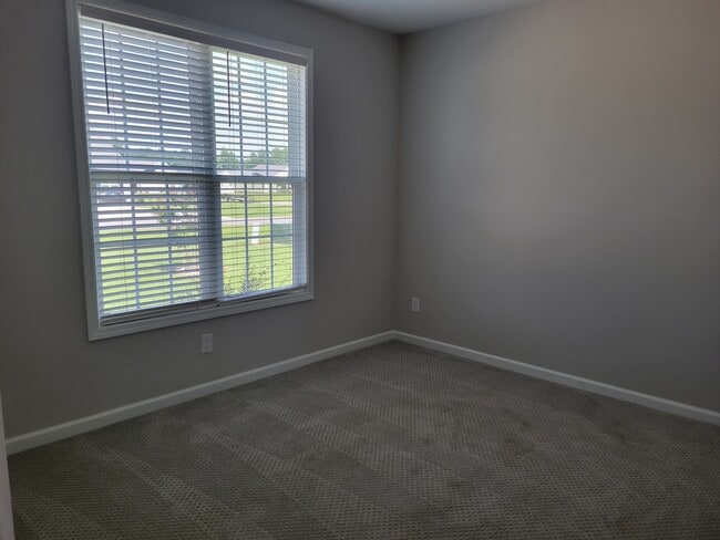 Building Photo - 2015 Briarwood Dr