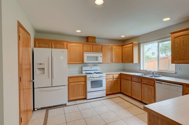 Foto del edificio - 4 Bedroom 2.5 bath Home in Cherry Hill