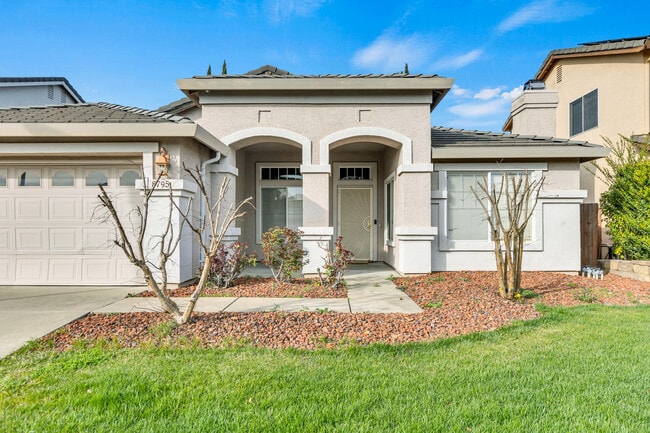 Foto del edificio - 8795 Monterey Oaks Dr