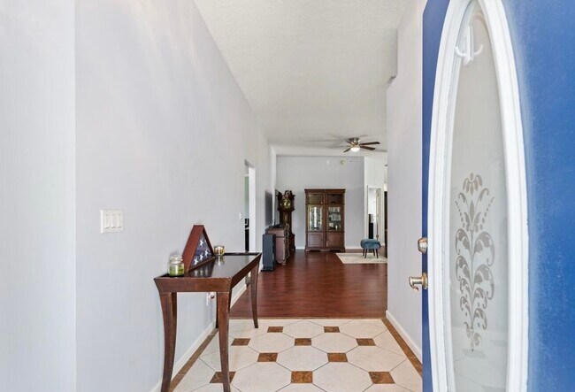 Foto del edificio - 891 E Red House Branch Rd