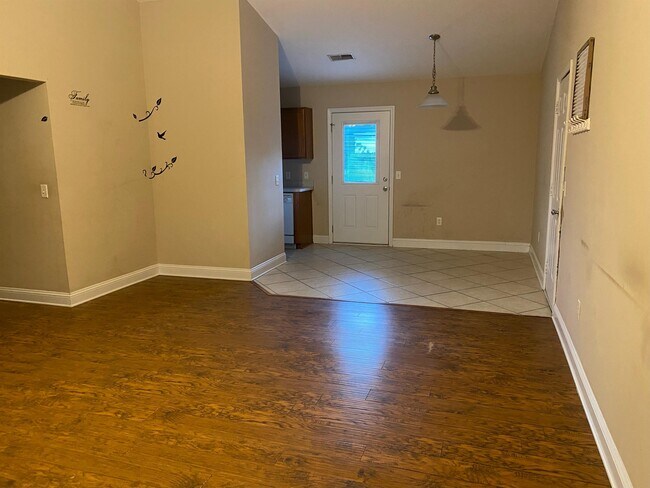 Foto del edificio - 14 Whistlestop Dr