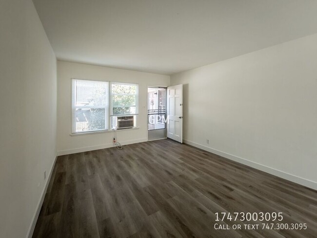 Foto del edificio - Modern 1BR in Prime Burbank + Garage