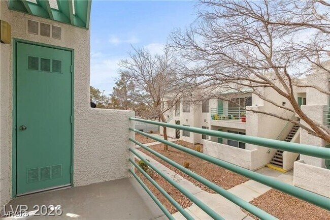 Foto del edificio - 7100 W Pirates Cove Rd