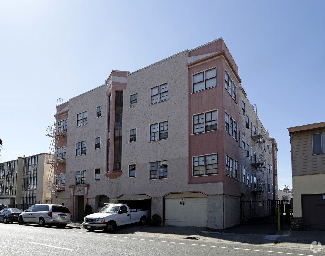 Building Photo - 725-727 E 15th St