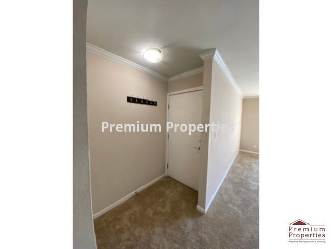 Building Photo - 315 Masters Ct