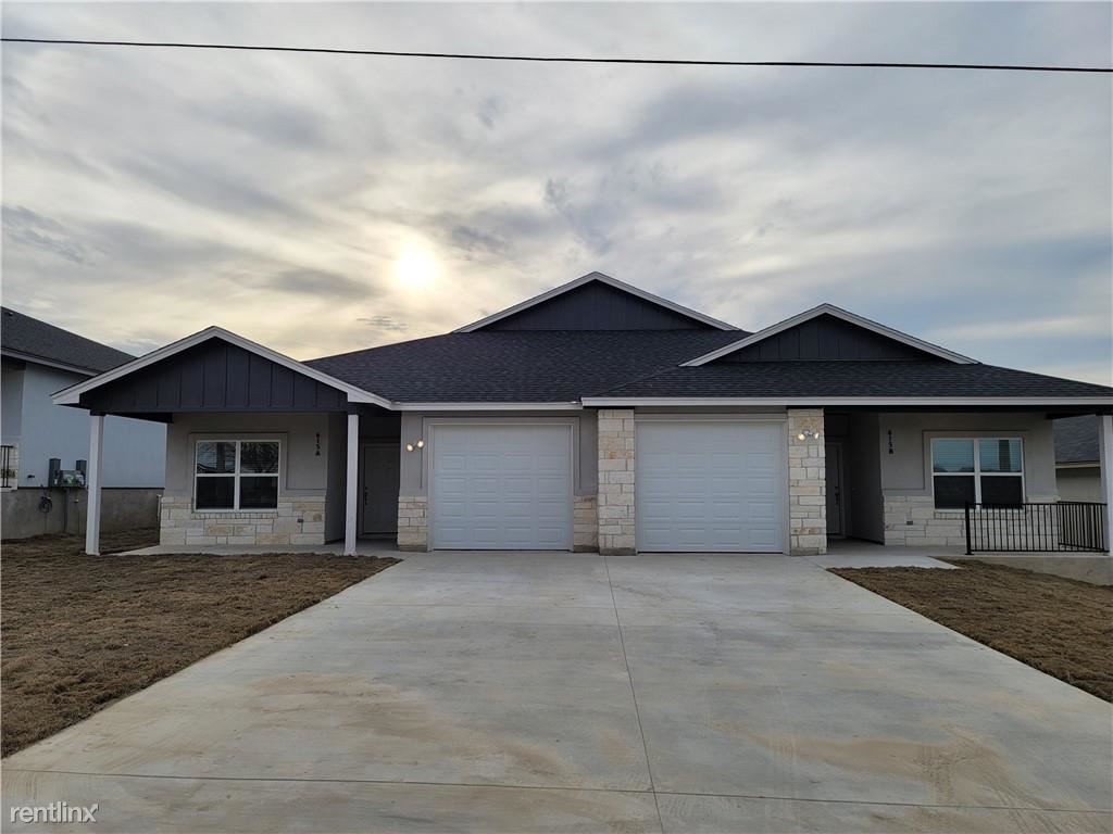 3 br, 2 bath Duplex 615 County Road 306 A A Townhome Rentals in