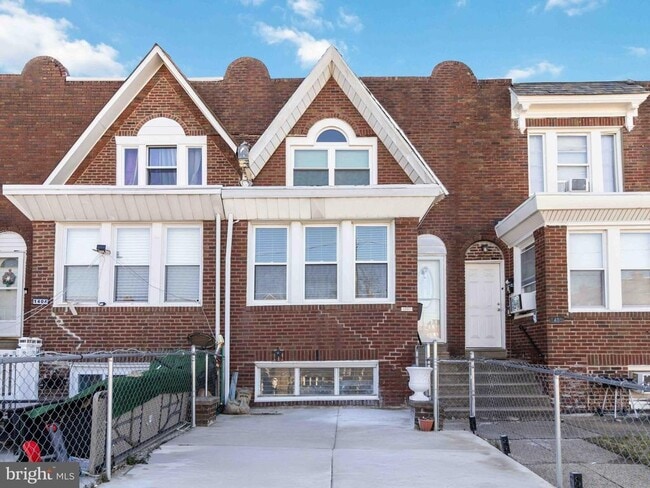 Building Photo - 1402 Kerper St