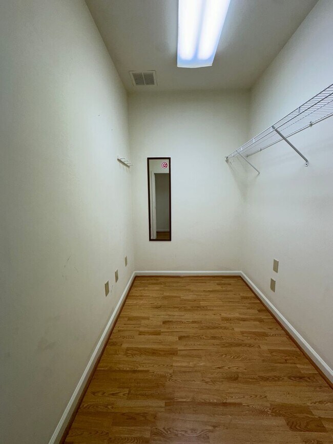 Foto del edificio - 526 E Main St