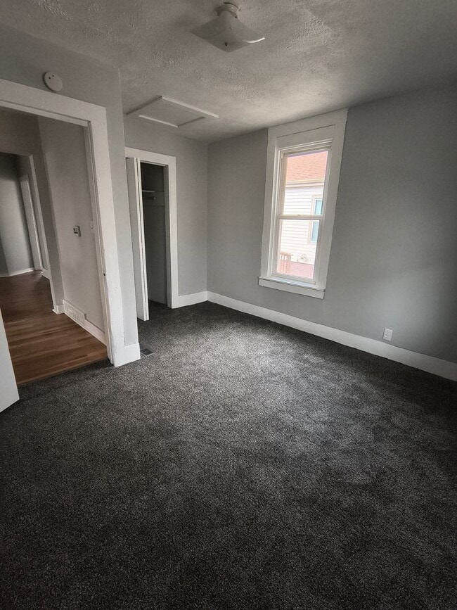 Building Photo - Cozy 3 Bedroom in Southside Council Bluffs!