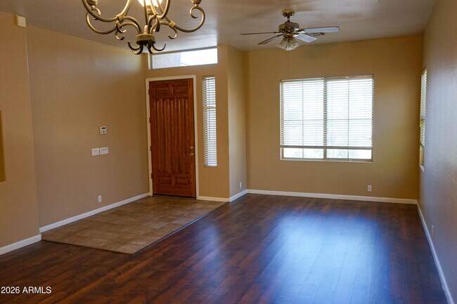 Foto del edificio - 541 N Danielson Way