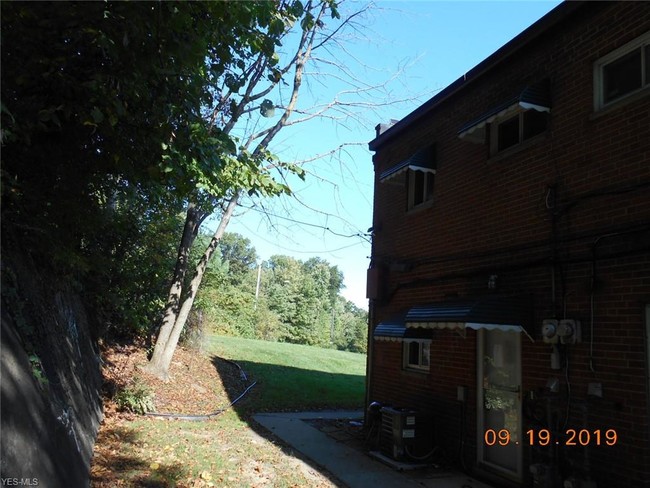 Building Photo - 194 Dalepark Dr