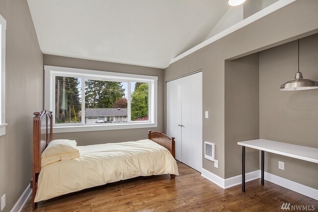 Building Photo - Sweet Remodeled Rambler in Great Location!