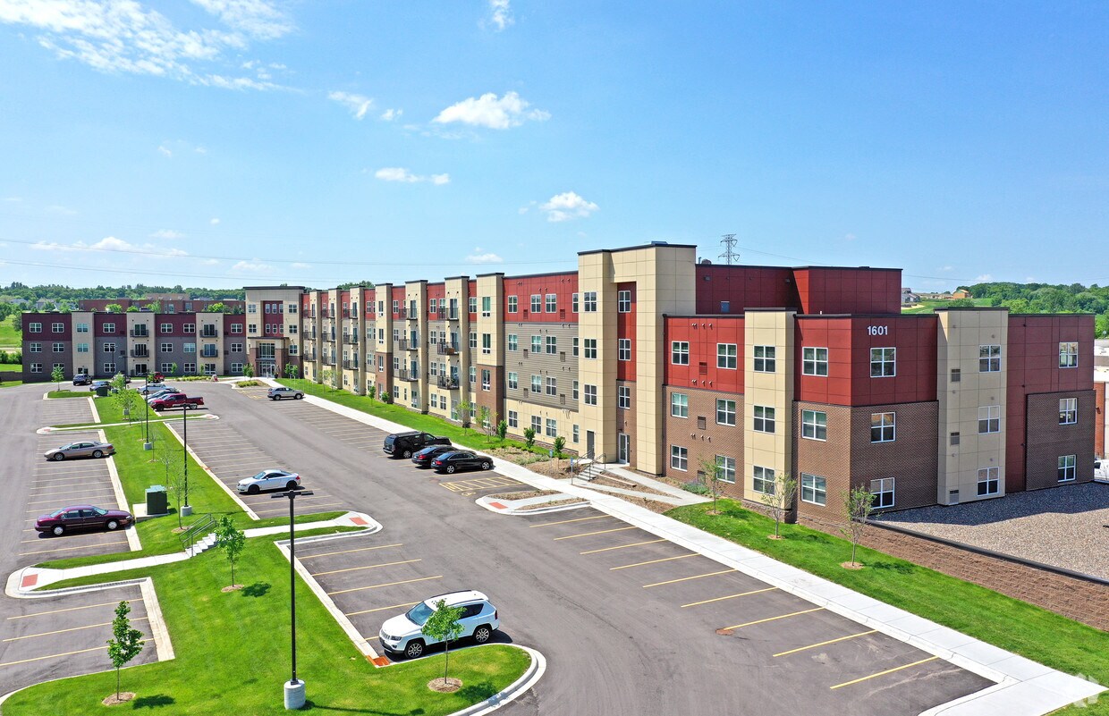 The Sixton Apartments in Shakopee, MN